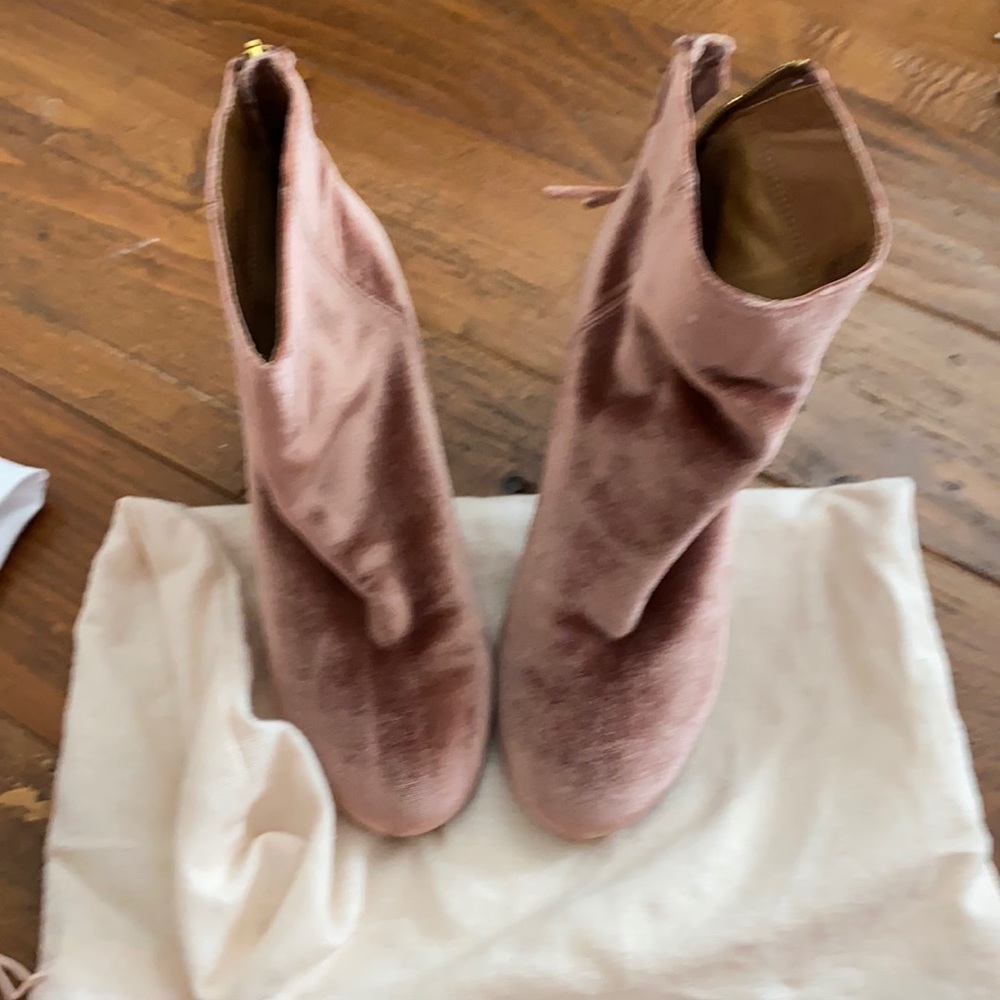 Excellent condition boots